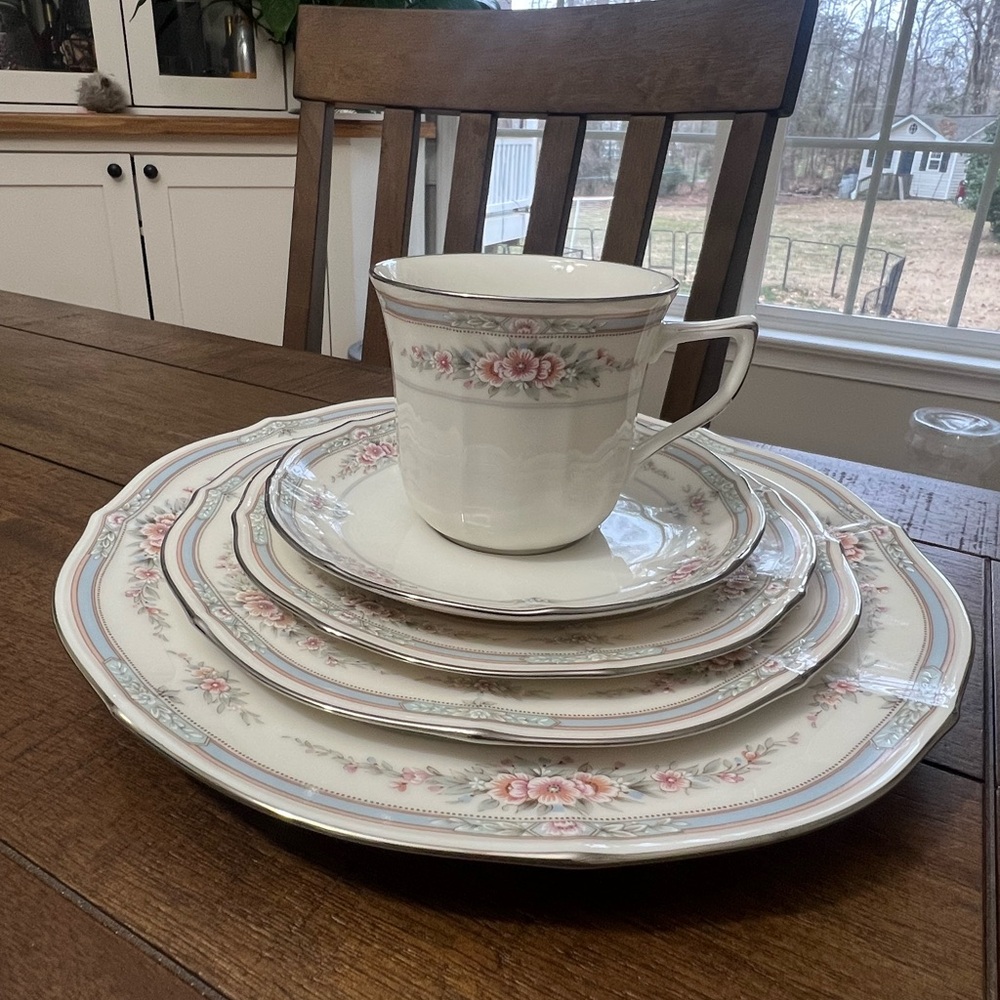 6 settings Noritake Floral Dinnerware Set with Pink and Cream Accents